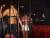 Les danseuses dans la cage.
